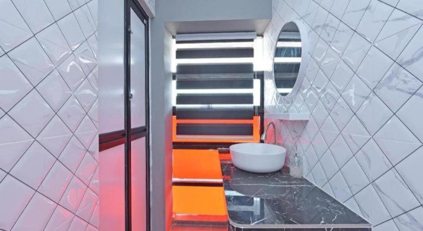 Oyo 90594 Hotel Casalink Paka Kültér fotó